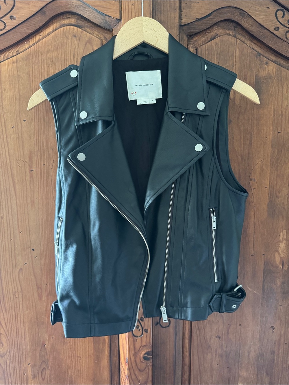 NWOT ANTHROPOLOGIE FAUX LEATHER MOTO VEST. SIZE M.